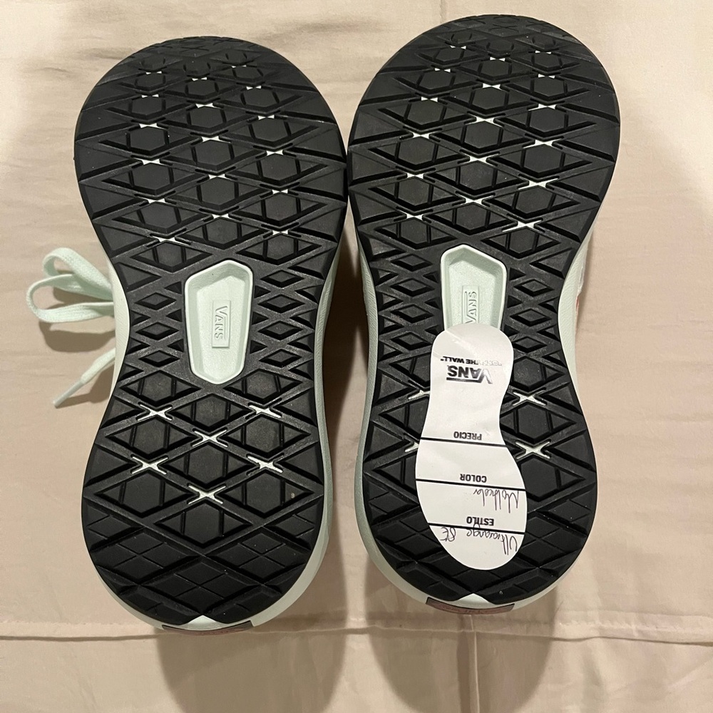 VANS - Picture 6 of 7